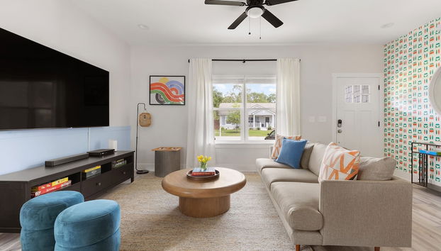 Blue Hour Playfully Designed Beach Home w Hot Tub Fire Pit Game Room - Foto 5, Habitación