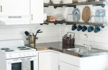 Charming Cottage w KING Bed 1m To Downtown - Foto 25