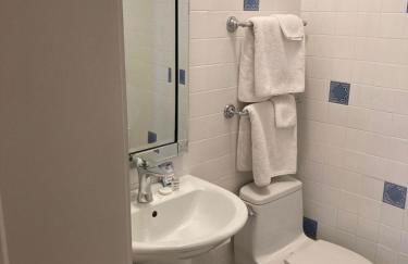 Pineapple House, Spacious 1st Floor Apartment! City Center! 96 Walk Score! FREE parking! - Foto 17