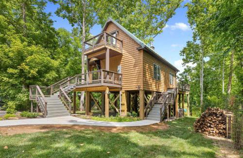 Riverside Oasis with Stunning Views, Cozy Firepit! - Photo 10