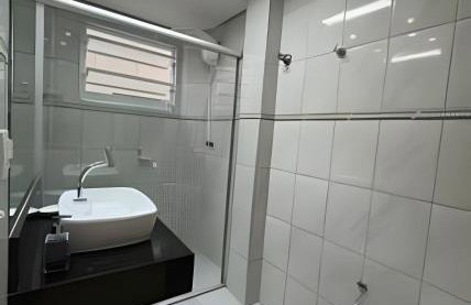 Moderno Apto no Gonzaga a UMA quadra da Praia - Foto 6