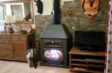 Casa de piedra y madera vistas a montañas y prados - Foto 7