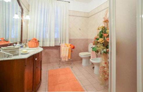 Lovely Home In Capezzano With Kitchen - Foto 13