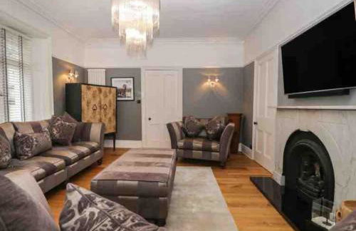 Bank Chambers in Bowness with Hot Tub and Lake Access - Photo 12