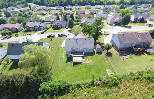 20 mins to Nashville, fenced yard included - Photo 3