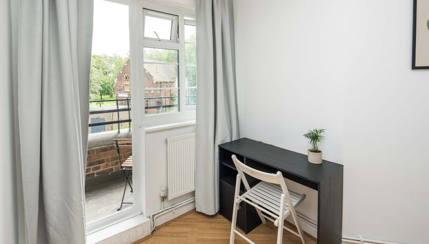 Stylish 2BD Flat with Balcony Near Stepney Green - Foto 3, Habitación