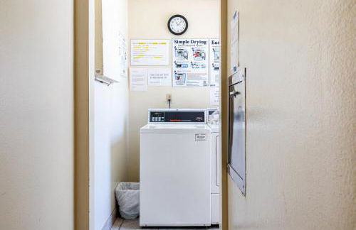 Blueground Melrose pool nr Griffith Park LAX-1399 - Foto 26