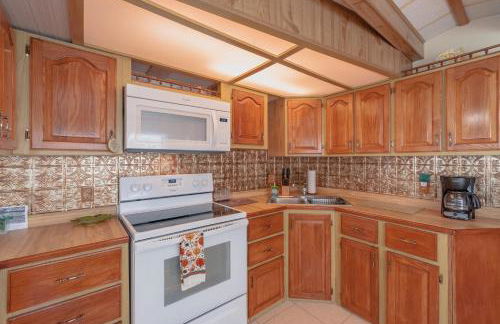 Island Beach House with No Extra Fees - Photo 5