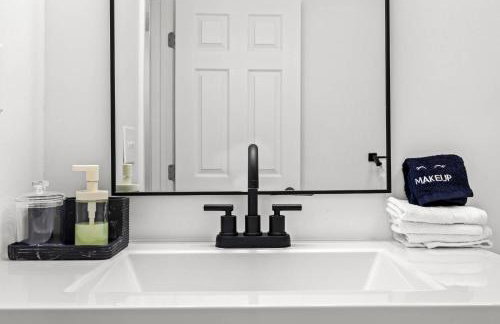 Modern Apartment with Parking & Prime Location - Foto 14