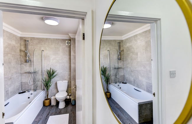 Beautiful 4 Bed House, 3 Minutes to Sea, Sleeps 8 - Foto 25