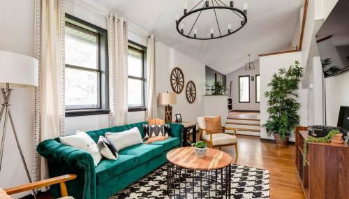 NEW - Modern Rustic Retreat Ardmore Chalet - Photo 1