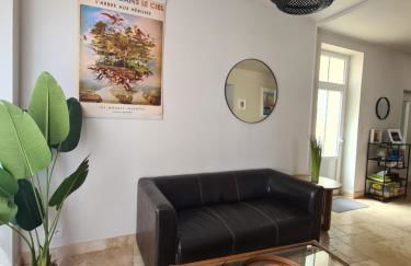 Dors Fée Duplex avec Toit-Terrasse et Salle de Jeux - Centre Bourg à 4 min du Puy duFou - Foto 1