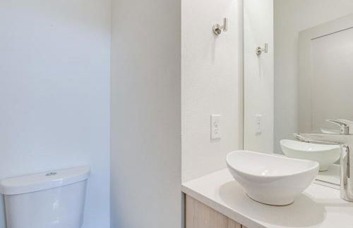 Steps to City Park Townhome with Rooftop Deck! - Foto 5