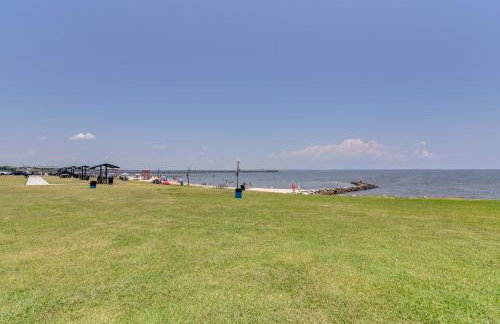 La Porte Home with Balconies Walk to Beach! - Foto 31
