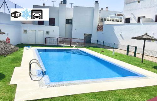 Ático Premium Conil con 2 terrazas, parking, piscina, Aire Ac y WIFI -SOLO FAMILIAS Y PAREJAS- - Foto 2