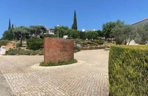 Lovely 3 Bedroom Villa with Pool in Great Location - Foto 30