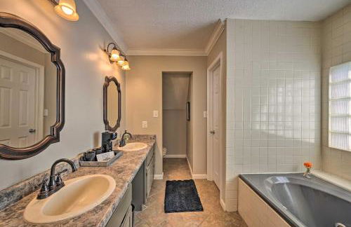 2 Mi to Clemson Central Villa with Deck, Near Lakes - Foto 17