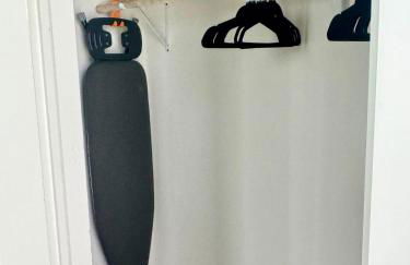 Bright & Airy 2BR 1BA Home Near The Riverfront - Foto 11