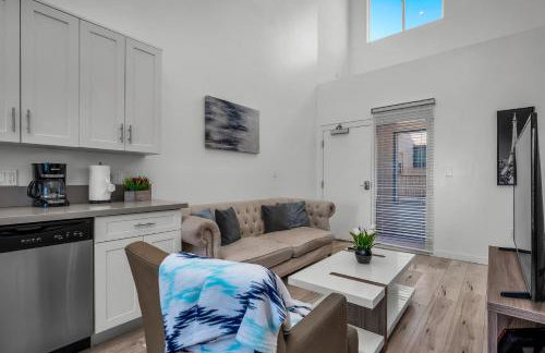 Chic Loft Style 1-Bedroom With Balcony and view of Hollywood Sign - Photo 12