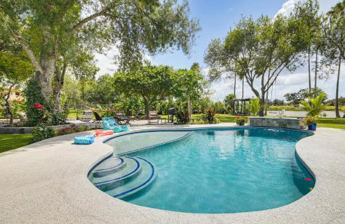 Riverfront Oasis with Private Deck in Los Fresnos! - Foto 1