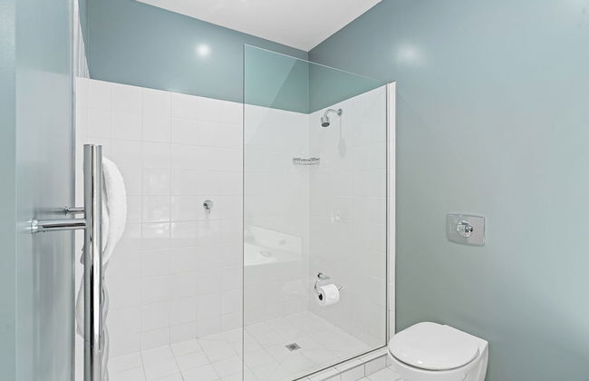 LAKE FRONT 3-BEDROOM APARTMENT WITH LAKE ACCESS - Foto 19