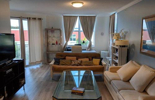 Luxurious, family-friendly 3BR condo on the water - Foto 12