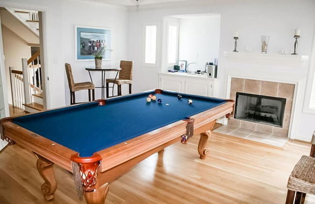 Coastal Escape w Pool Pool Table Walk to Beach - Foto 36