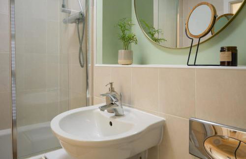 Apartment with Cityscape Views & Private Parking - Foto 20