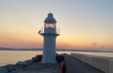 Little Trevio - seaside haven with parking and sea views - Photo 50