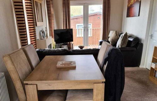 2 Bed Cabin - Sleeps 4 - Pets - 5 min to Beach - Foto 3