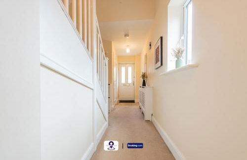 Last-Minute Escapes ! Summer Days l RTM Stay l 4 -Bed House By Finesse Stays Short Lets & Serviced Accommodation Wakefield With Parking, Contractors - Foto 37