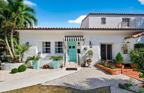 Villa 800 - 3 BEDROOM - 3 AND A HALF BATHROOMS -6 BEDS- Spa like Retreat Saline Pool & Jacuzzi - Foto 7