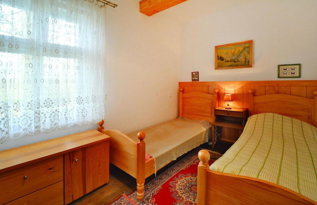 Holiday Home With Fireplace and Private Garden - Photo 2