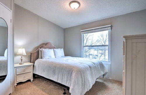 8 Mi to Beach Lake-View Haven in Linn Creek! - Foto 24