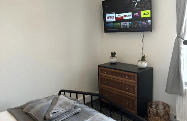 Amo Mews House - Central, Private Patio & Free Parking - Foto 13