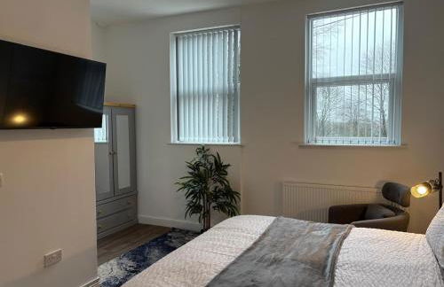 Stylish Studio flat 5, ensuite, kitchenette, Parking, Wifi,Smart TV,Nr Sandwell and Metropolitan Hospital - Foto 13