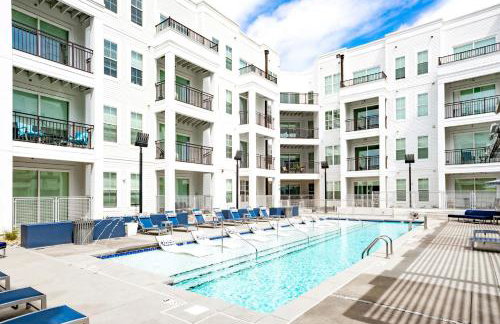 Luxury 2BR Stay Pool, Gym and Chill Areas - Photo 33