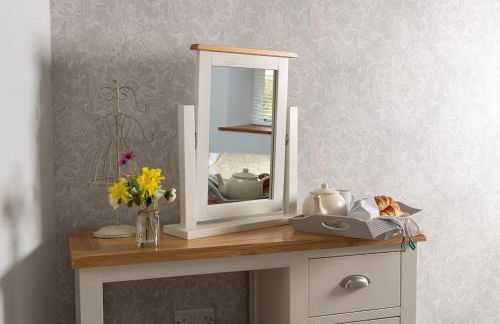 GORSE BARN - A cosy barn conversion in North Wales with a log burner - Photo 21