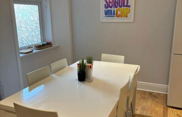 Taylor Close - Spacious Central Ferry Flat - Photo 16