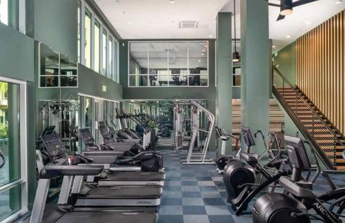 Luxe Deco Haven with Pool, Gym & Parking Close to Disneyland - Foto 21