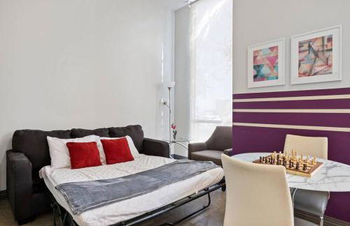 Stunning Downtown Apartment with Pool, Laundry, Parking - Foto 9