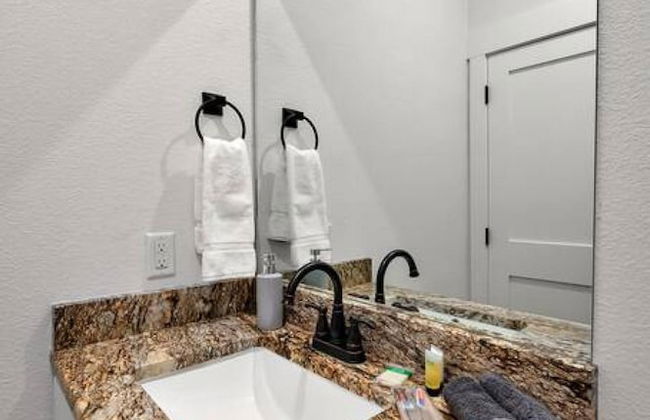 New Luxury Texas Farmhouse - Photo 54