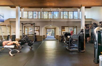 Wolfe by AvantStay | 5mins NorthStar! Fireplace, 2 Private Decks! - Foto 76