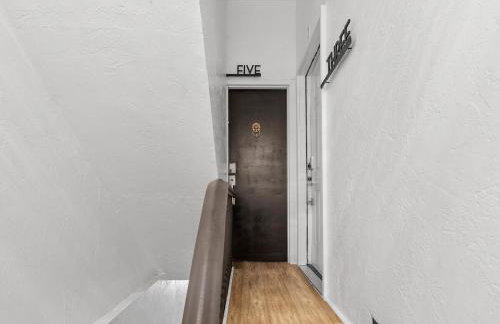 Lawrenceville Central !5 Spacious and Quiet Three Bedroom Apartment with Free Street Parking - Foto 22