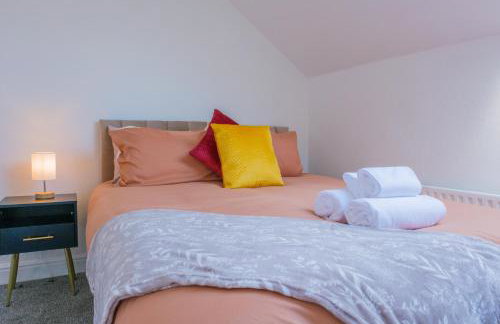 4-Bed Family House in Leeds with park view - Foto 19