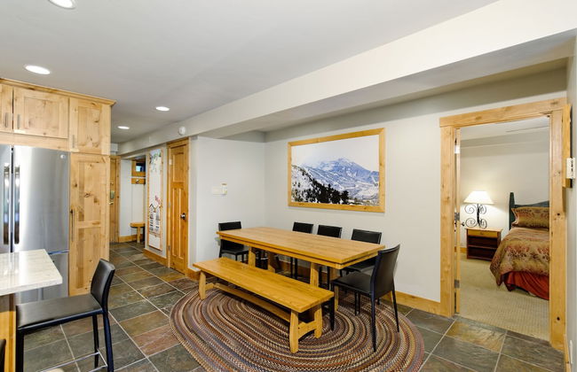 The Crestwood Condominiums - Foto 32