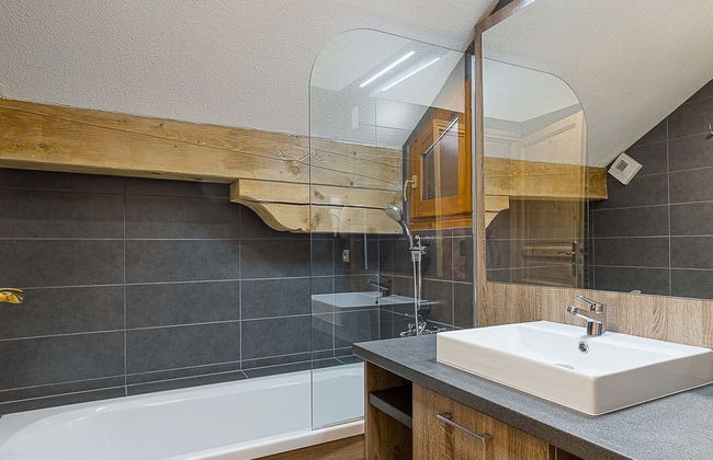 5 bedroom Apartment in Vaujany with swimming pool and terrace - Photo 5