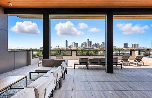 Skyline VIEWS, 5 mins to Downtown, Free Parking - Photo 6