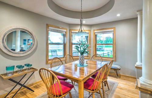 Waterfront Mound Retreat with Dock and Lake Access! - Foto 8