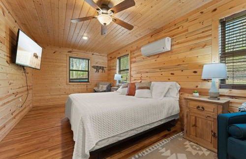 Cabin 4 Mtn View Cabin Near River with Fire Pit and Hot Tub - Foto 13